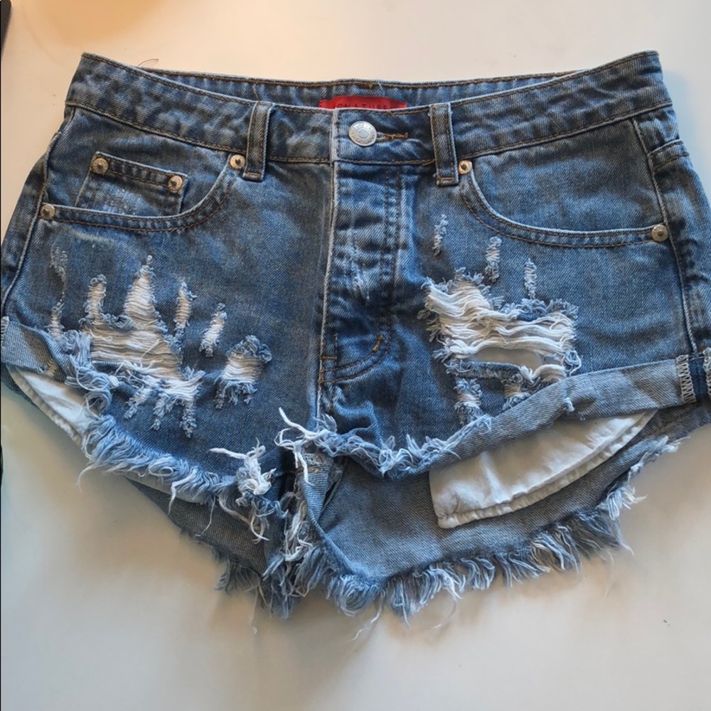 SIGNATURE JEAN SHORTS